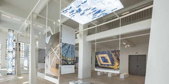 7 κορυφαίοι Έλληνες φωτογράφοι αποτυπώνουν το μωσαϊκό της αστικής ζωής