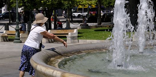 Πώς για να επιβιώσεις από τον καύσωνα στην πόλη, σύμφωνα με την τεχνητή νοημοσύνη
