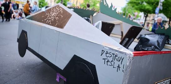 Γιατί βανδαλίζουν αυτοκίνητα της Tesla στις ΗΠΑ;