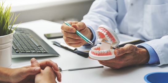 Εµφυτεύµατα δοντιών, τα πολλαπλά οφέλη στην ποιότητα ζωής