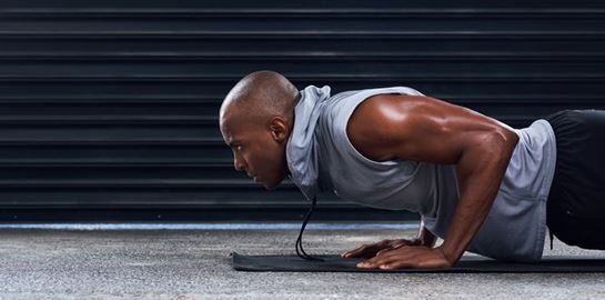 Push ups χωρίς βάρη για τεράστιο στέρνο