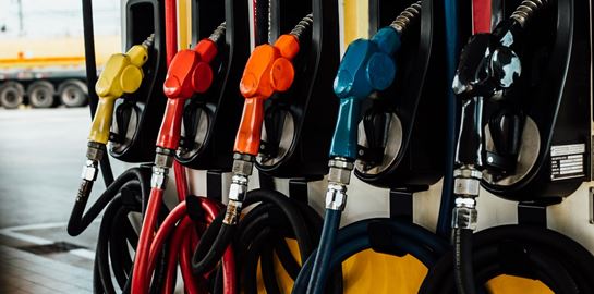 Οι τιμές των καυσίμων μετά τη βουτιά του πετρελαίου