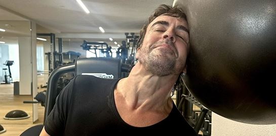 Γιατί έγινε viral o λαιμός του οδηγού της F1, Fernando Alonso