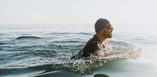 Γιατί αξίζει να συνεχίσεις το κολύμπι και τον χειμώνα