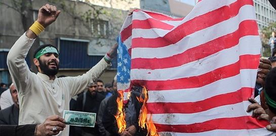 Ιράν: &quot;Τα πολεμικά πλοία των ΗΠΑ θα καταστραφούν αν μας απειλήσουν&quot;