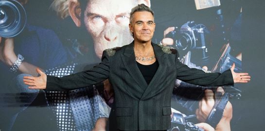 O τρομερός Robbie Williams ισοφάρισε ρεκόρ των Beatles