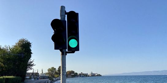 Πού βρίσκεται το πιο αργό φανάρι στην Ελλάδα που κρατάει 7 λεπτά