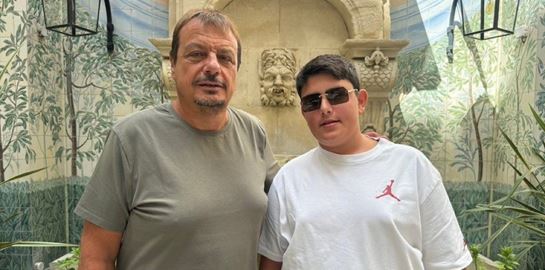 Ο γιος του Αταμάν έγινε Youtuber και μάς ξεναγεί στο νέο ΟΑΚΑ (video)