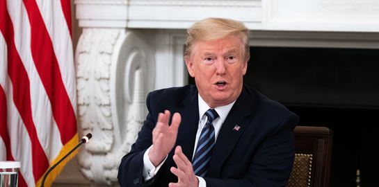 O Donald Trump πιστεύει ότι ο κορονοϊός θα εξαφανιστεί χωρίς εμβόλιο