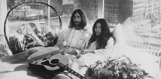 Όταν ο John Lennon και η Yoko Ono ξάπλωσαν στο κρεβάτι