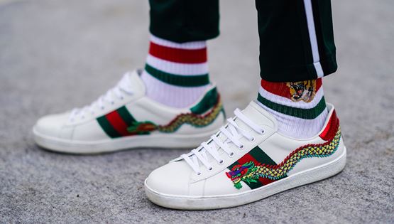 10 κλασικά, όχι βαρετά, λευκά sneakers