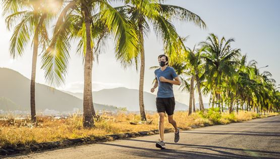 Ο ήλιος, η υγρασία και η ζέστη αποδυναμώνουν τον κορονοϊό