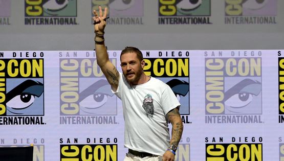 Ο Tom Hardy ρισκάρει στυλιστικά και βγαίνει νικητής