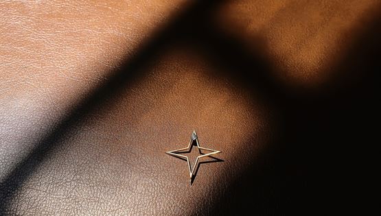 ΟΡΩΜΑΙ: Η πιο ολοκληρωμένη συλλογή καρφιτσών