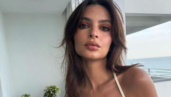 Η Emily Ratajkowski με μπικίνι &#39;έπος&#39; στους δρόμους της Νέας Υόρκης