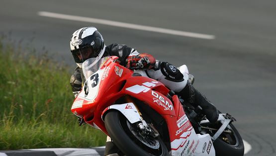 O Michael Dunlop έγραψε ιστορία στον πιο τρομακτικό αγώνα του κόσμου