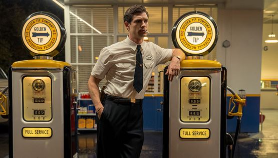 5 φετινές σειρές του Netflix για να δεις στις διακοπές