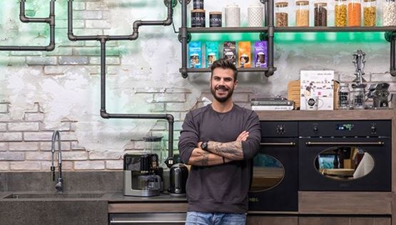Ο λόγος που ο Άκης Πετρετζίκης εγκατέλειψε τα εστιατόρια
