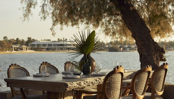 Στα Αστέρια Γλυφάδας, για αυθεντικές ελληνικές γεύσεις δίπλα από τη θάλασσα