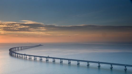 Στην Κίνα μόλις έφτιαξαν την μεγαλύτερη θαλάσσια γέφυρα του κόσμου