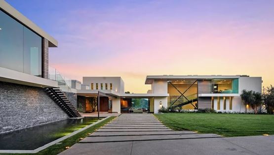 Μια ματιά στην πιο εντυπωσιακή έπαυλη του Selling Sunset