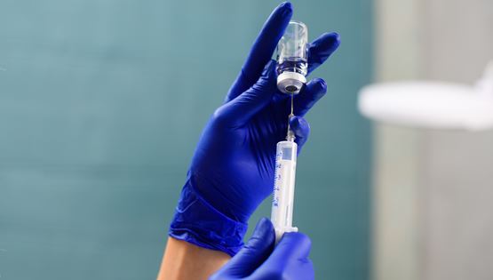 Το ρίσκο της πρόωρης έγκρισης εμβολίων για τον κορονοϊό