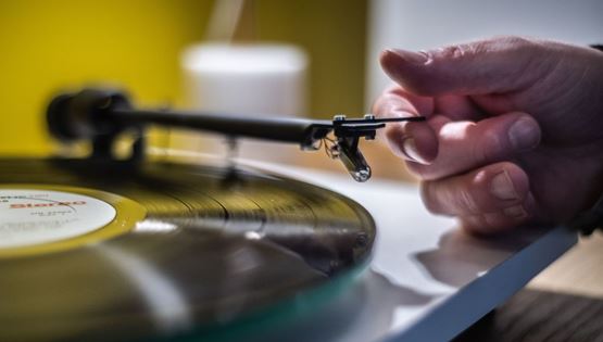 Οι πωλήσεις βινυλίου στην κορυφή για πρώτη φορά από το 1986
