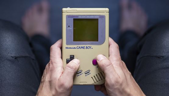 Η Nintendo σχεδιάζει θήκη που μετατρέπει το κινητό σε Game Boy