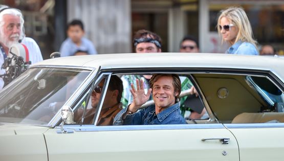 Αγνώριστοι Pitt και DiCaprio στις νέες φωτογραφίες του &quot;Once Upon A Time In Hollywood&quot;