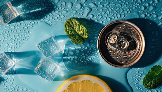 Μπύρα vs αναψυκτικά: Με τι διψάμε λιγότερο στη ζέστη;