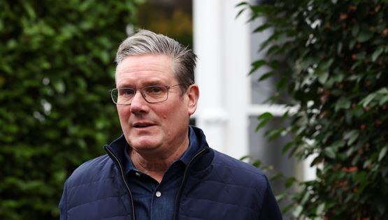 Κυβέρνηση μετά από 14 χρόνια σχηματίζουν οι Εργατικοί του Keir Starmer στη Βρετανία