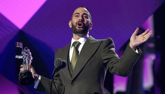 40 (!) χρόνια Marc Jacobs, ούτε εμείς το πιστεύουμε
