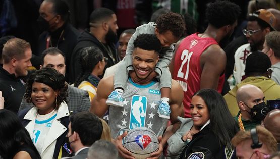 Γιατί η οικογένεια του Γιάννη Αντετοκούνμπο εγκατάσταθηκε στην Αθήνα