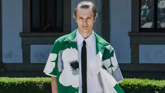 Κι αν η γραβάτα είναι η νέα χρυσή καδένα;