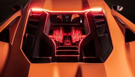 Μάθαμε πώς φτιάχνεται η Lamborghini Revuelto