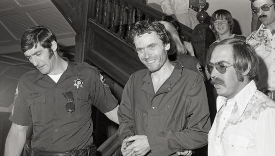 Το νέο docuseries του Netflix σκιαγραφεί τον serial killer Ted Bundy