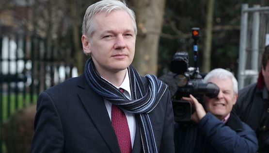 Ο ιδρυτής των WikiLeaks παντρεύτηκε τη δικηγόρο του στη φυλακή