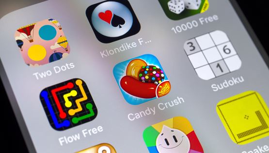 Βρήκαμε το νέο μας είδωλο: Αμερικανός μεσήλικας έβγαλε 100.000 δολάρια παίζοντας Candy Crush