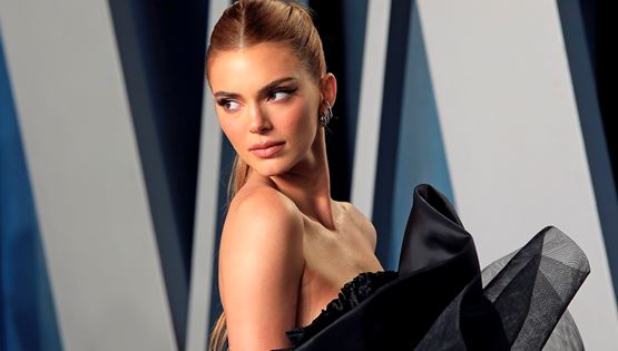 H Kendall Jenner πήγε και φέτος Coachella, topless