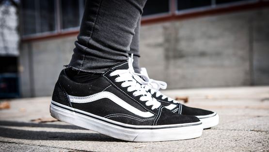 Το #VansChallenge τεστάρει την αεροδυναμική των sneakers σε viral videos