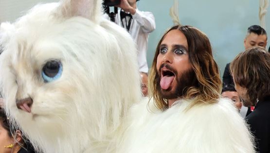 Σε άλλα νέα, ο Jared Leto μετατράπηκε σε γάτα του Karl Lagerfeld