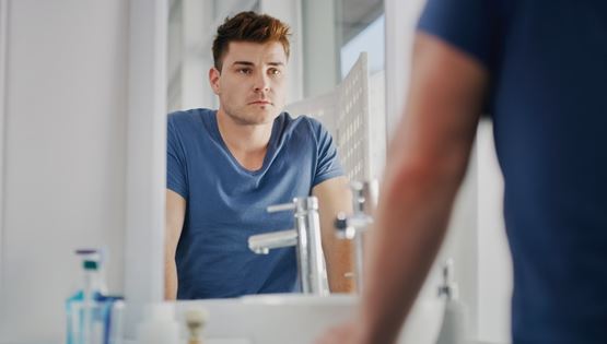 Έρευνα αποκαλύπτει γιατί έχουμε την ανάγκη να μιλάμε στον εαυτό μας