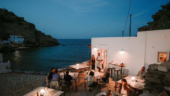 Ένα από τα ομορφότερα εστιατόρια του Αιγαίου σερβίρει για ένα βράδυ στην Αθήνα