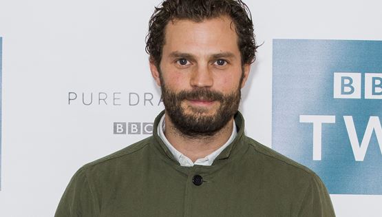 Ένα σημαντικό στιλιστικό μάθημα για το layering από τον Jamie Dornan