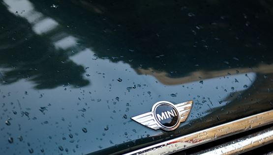 Ένα ελληνικό, κλασικό Mini Cooper σε πολύ καλή κατάσταση και συμφέρουσα τιμή