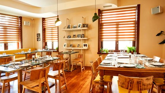 Πώς το Frankie εξελίχθηκε σε μία από τις καλύτερες τρατορίες της Αθήνας