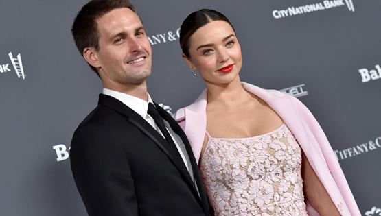 H Miranda Kerr αποπλήρωσε τα χρέη φοιτητών σε πανεπιστήμιο της Καλιφόρνια