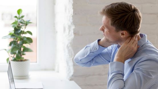 Τι είναι το Tech Neck και πώς θα το αντιμετωπίσεις