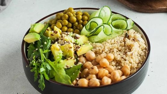 Καλοκαιρινή διατροφή με όσπρια: Γιατί δεν πρέπει να λείπουν από το καθημερινό μενού σου αυτή την εποχή;