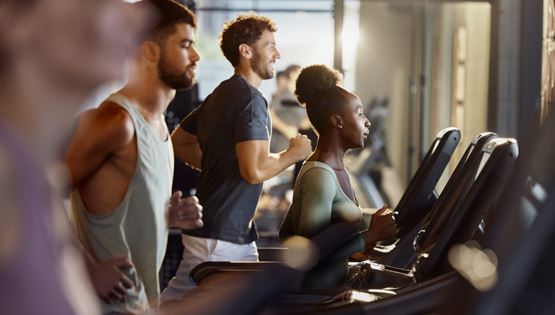 5 λάθη που κάνεις στο διάδρομο και πονούν τα γόνατά σου